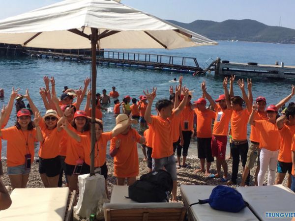 Celebrating the victory of April 30th and Trung Viet Labor International with brothers and sisters traveling in Nha Trang